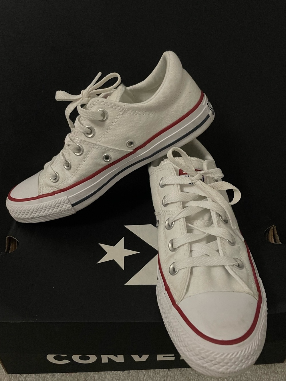 Converse Chuck Taylor All Star White Low Top Sneakers Women’s Size 6